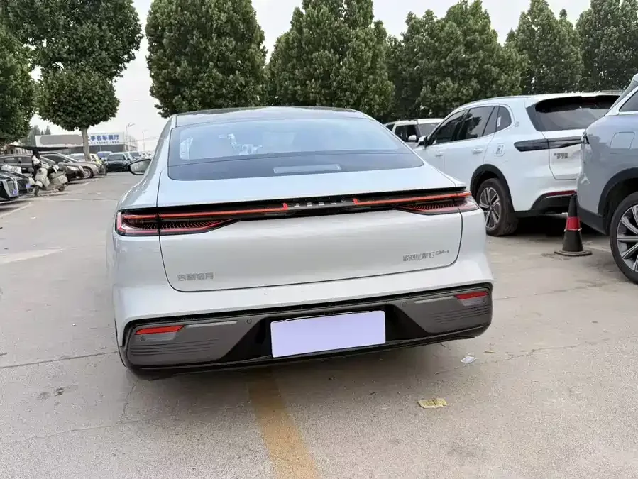 Geely Galaxy Star 8 Galaxy Star 8 2025 130km EM-i Premium Edition 2025 — миниатюра 5