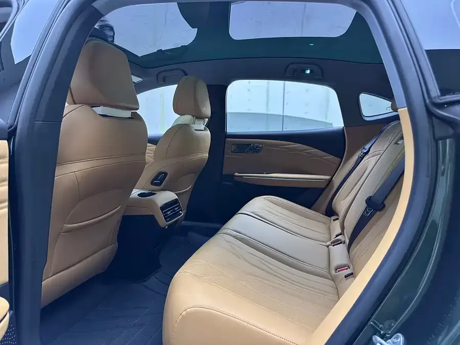 Geely Galaxy Star 8 Galaxy Star 8 2025 130km EM-i Premium Edition 2025 — миниатюра 3