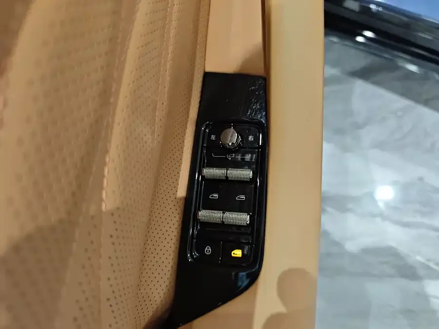 Geely Galaxy Star 8 Galaxy Star 8 2025 130km EM-i Flagship Edition 2025 — миниатюра 2