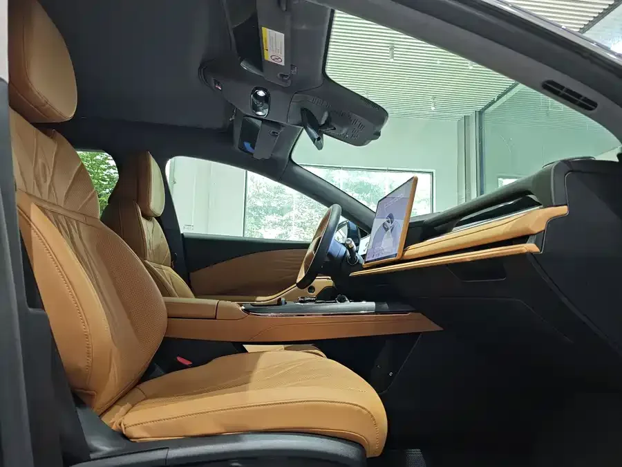 Geely Galaxy Star 8 Galaxy Star 8 2025 130km EM-i Flagship Edition 2025 — миниатюра 3