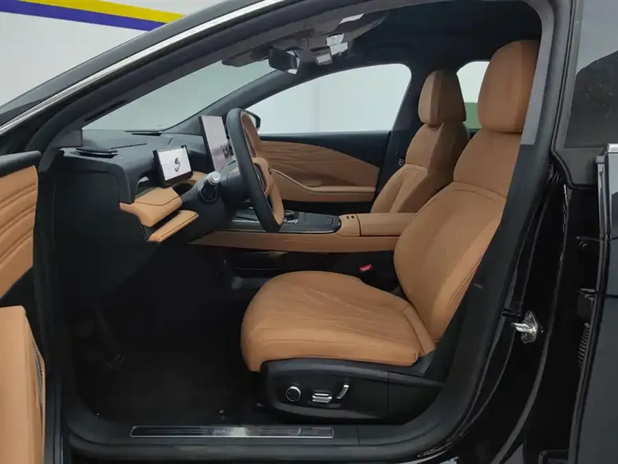Geely Galaxy Star 8 Galaxy Star 8 2025 130km EM-i Flagship Edition 2026 — миниатюра 3