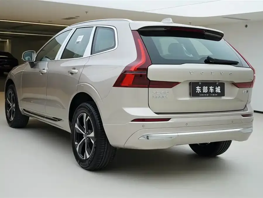 Volvo XC60 2026 B5 4WD Zhiyi Luxury Edition 2026 — миниатюра 2