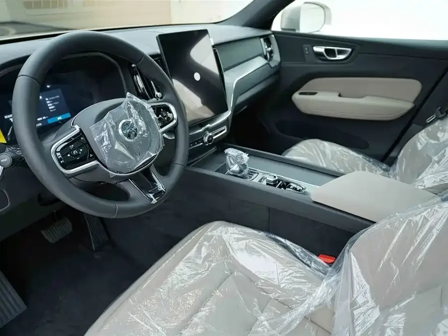 Volvo XC60 2026 B5 4WD Zhiyi Luxury Edition 2026 — миниатюра 3