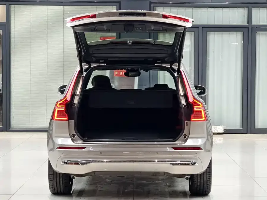 Volvo XC60 2025 B5 4WD Zhiyuan Luxury Edition 2025 — миниатюра 4