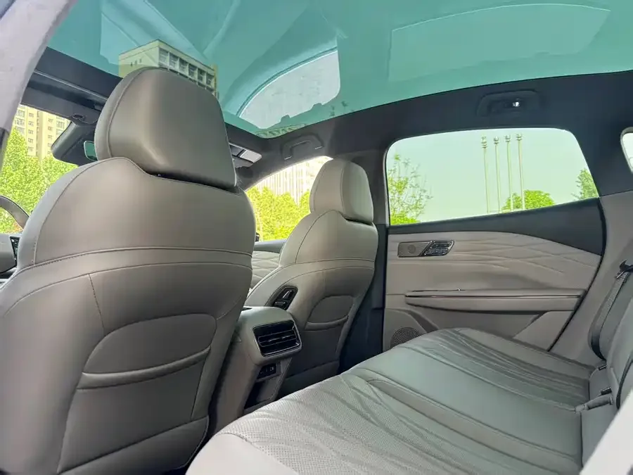 Geely Galaxy Star 8 Galaxy Star 8 2025 60km EM-i Luxury Edition 2025 — миниатюра 3