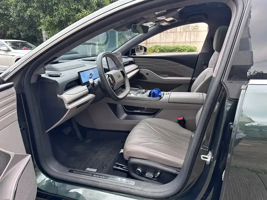 Geely Galaxy Star 8 Galaxy Star 8 2025 60km EM-i Deluxe Edition 2025 — миниатюра 2
