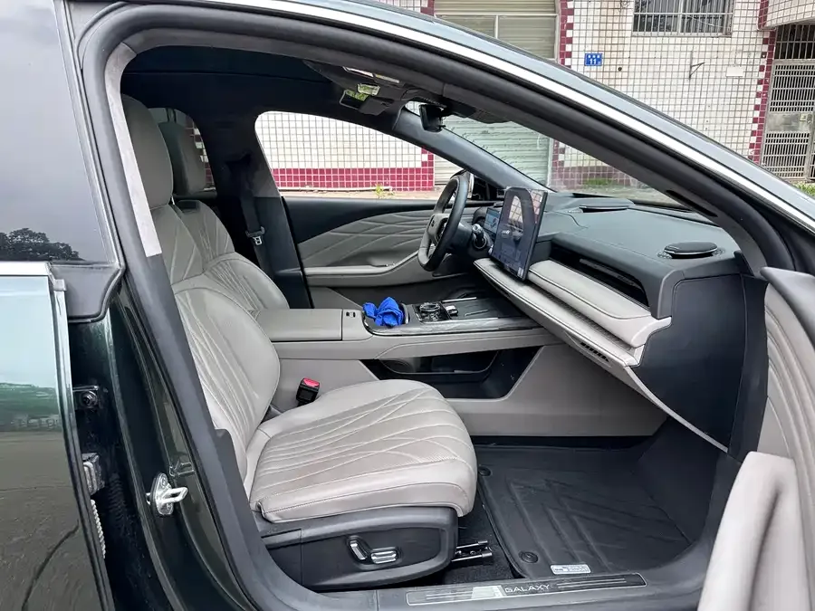 Geely Galaxy Star 8 Galaxy Star 8 2025 60km EM-i Deluxe Edition 2025 — миниатюра 3