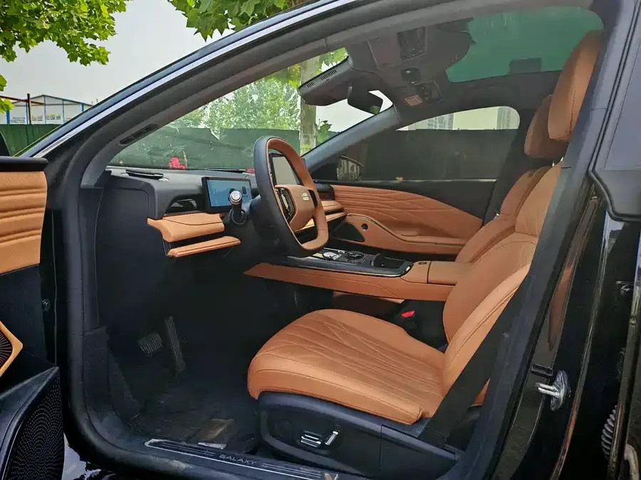 Geely Galaxy Star 8 Galaxy Star 8 2025 130km EM-i Premium Edition 2025 — миниатюра 4