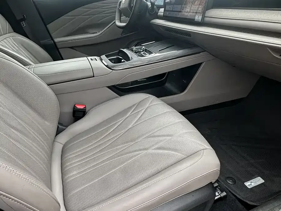 Geely Galaxy Star 8 Galaxy Star 8 2025 130km EM-i Premium Edition 2025 — миниатюра 3