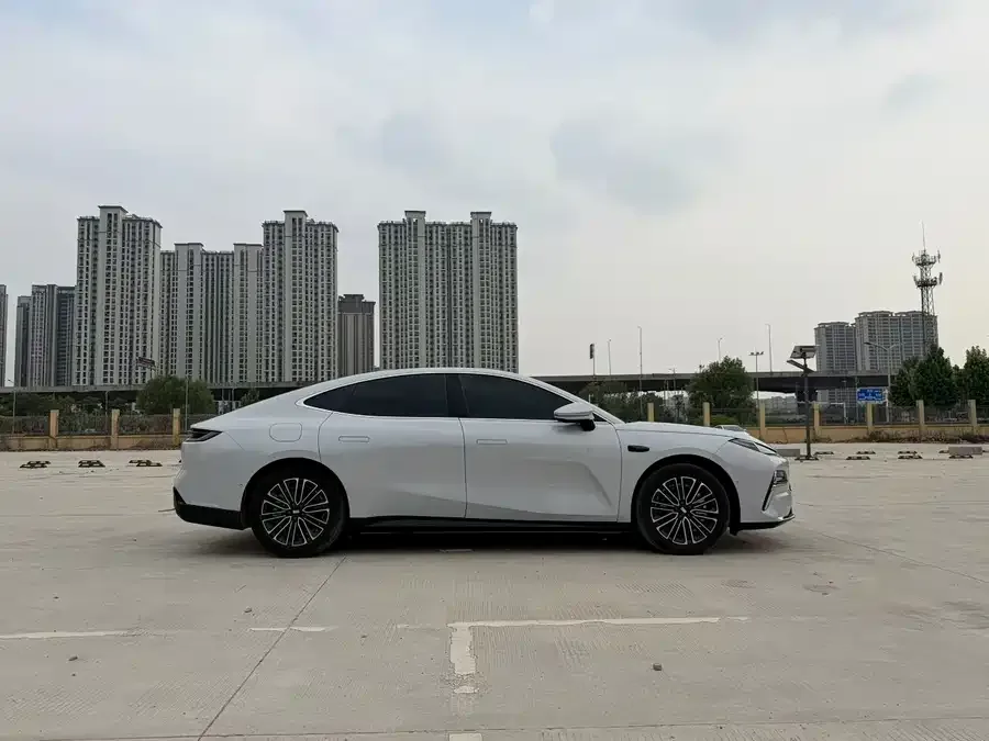 Geely Galaxy Star 8 Galaxy Star 8 2025 130km EM-i Premium Edition 2025 — миниатюра 2