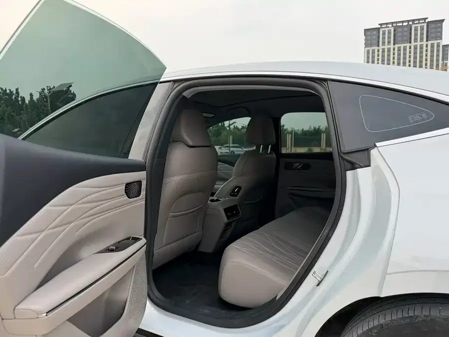 Geely Galaxy Star 8 Galaxy Star 8 2025 130km EM-i Premium Edition 2025 — миниатюра 3