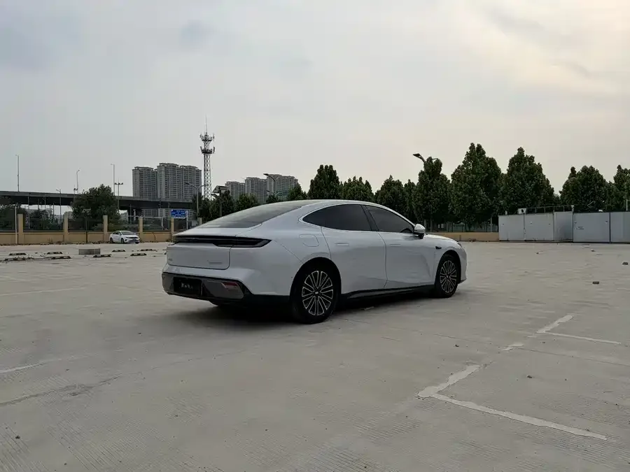 Geely Galaxy Star 8 Galaxy Star 8 2025 130km EM-i Premium Edition 2025 — миниатюра 4