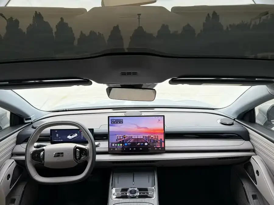 Geely Galaxy Star 8 Galaxy Star 8 2025 130km EM-i Premium Edition 2025 — миниатюра 5