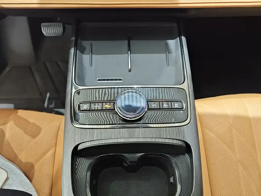 Geely Galaxy Star 8 Galaxy Star 8 2025 130km EM-i Premium Edition 2025 — миниатюра 5