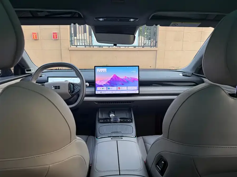 Geely Galaxy Star 8 Galaxy Star 8 2025 130km EM-i Premium Edition 2025 — миниатюра 2
