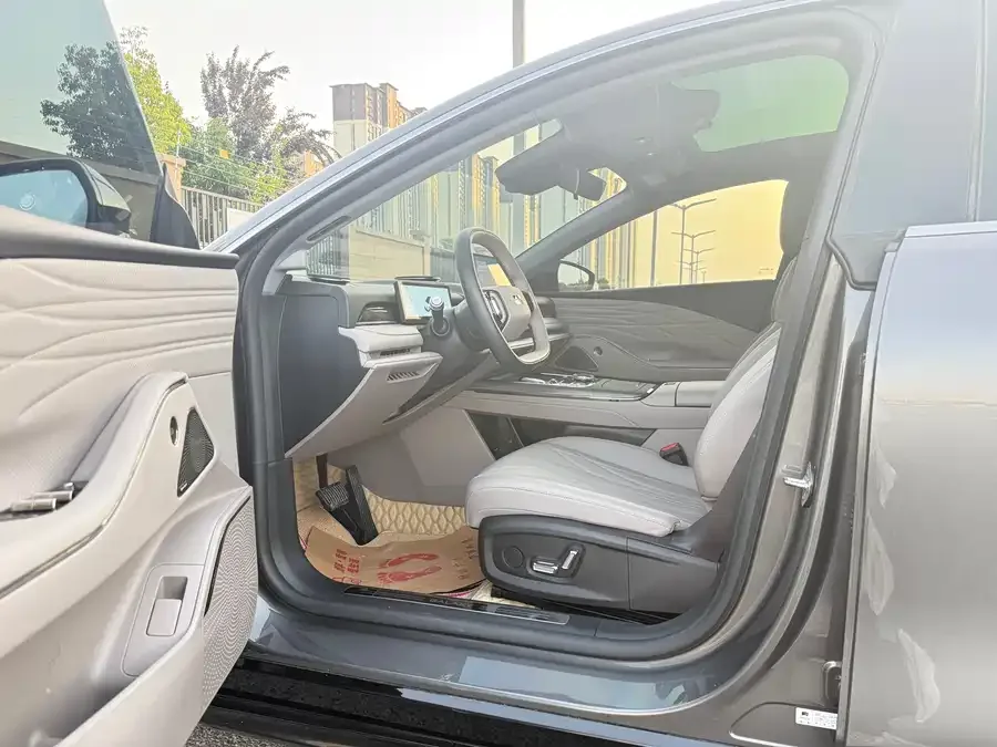 Geely Galaxy Star 8 Galaxy Star 8 2025 130km EM-i Premium Edition 2025 — миниатюра 4