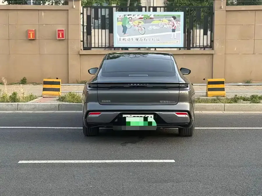 Geely Galaxy Star 8 Galaxy Star 8 2025 130km EM-i Premium Edition 2025 — миниатюра 5