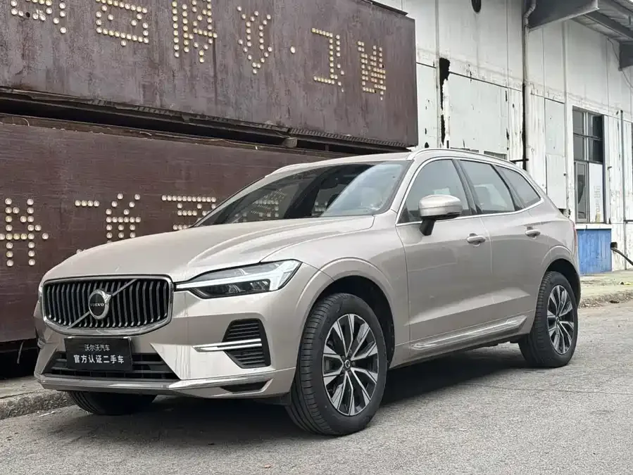 Volvo XC60 2025 B5 4WD Zhiyuan Luxury Edition 2025 — фото 1, купить с доставкой в Москву