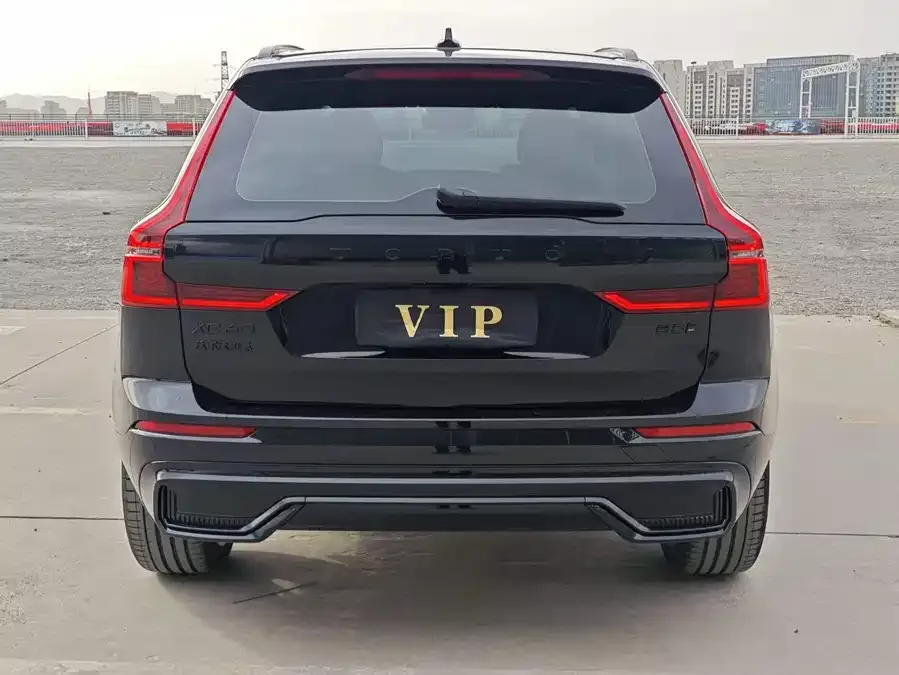 Volvo XC60 2026 B5 4WD Zhiyuan Polar Night Black Edition 2026 — миниатюра 2