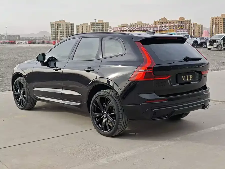 Volvo XC60 2026 B5 4WD Zhiyuan Polar Night Black Edition 2026 — миниатюра 4