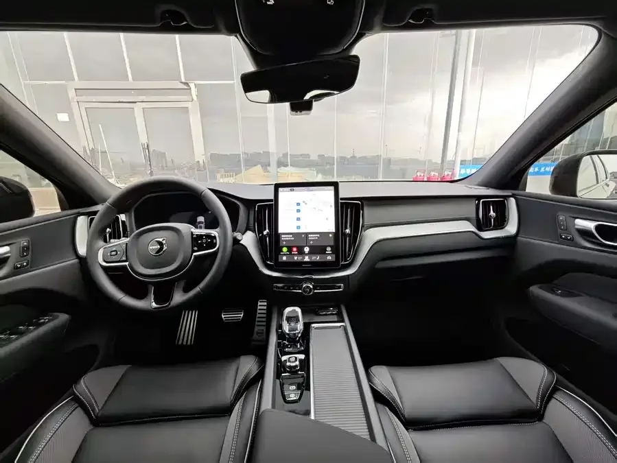 Volvo XC60 2026 B5 4WD Zhiyuan Polar Night Black Edition 2026 — миниатюра 5