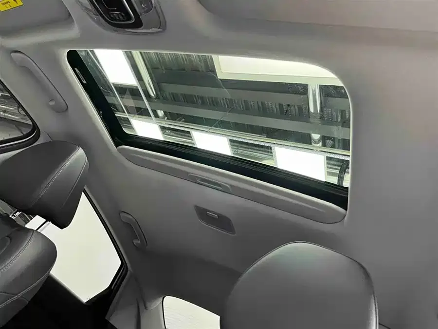 Hyundai Elantra Elantra 2023 1.5L CVT LUX Premium Edition 2023 — миниатюра 3