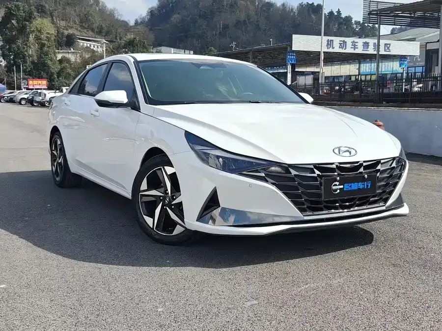 Hyundai Elantra 2022