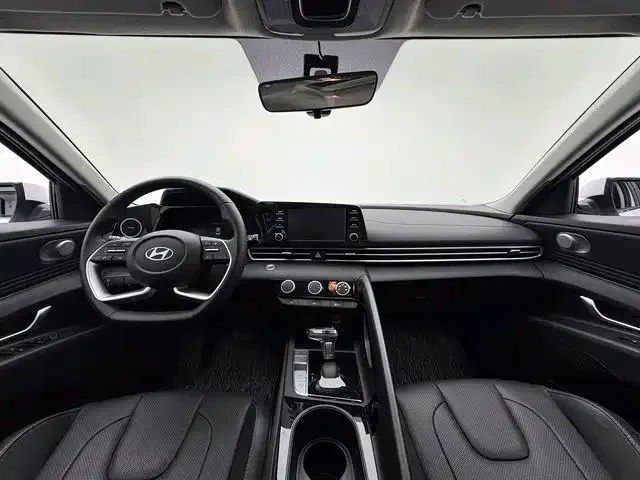 Hyundai Elantra 2025