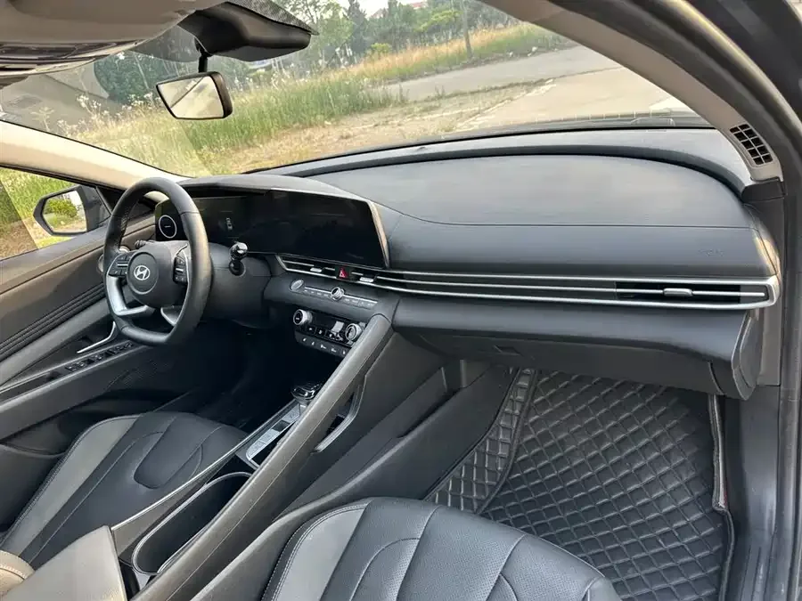Hyundai Elantra Elantra 2023 1.5L CVT LUX Premium Edition 2024 — миниатюра 5