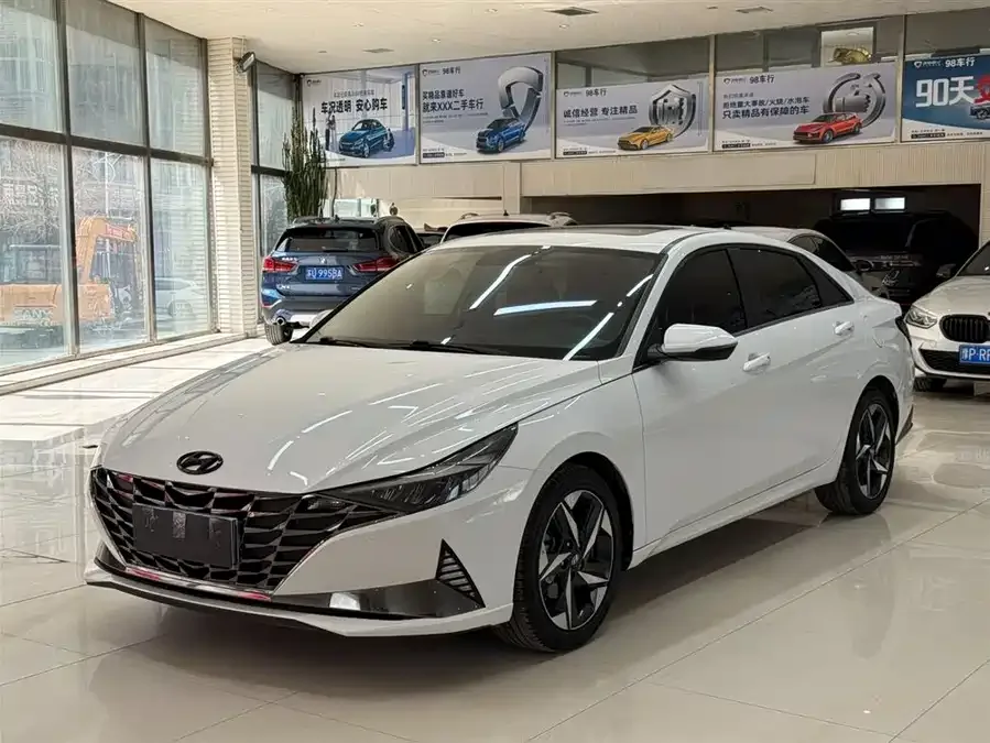 Hyundai Elantra 2022