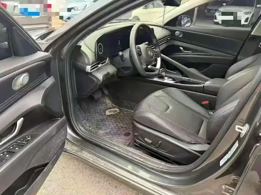 Hyundai Elantra Elantra 2023 1.5L CVT LUX Premium Edition 2024 — миниатюра 3