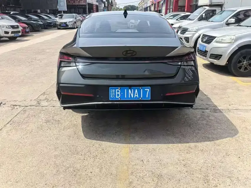 Hyundai Elantra Elantra 2023 1.5L CVT LUX Premium Edition 2024 — миниатюра 4