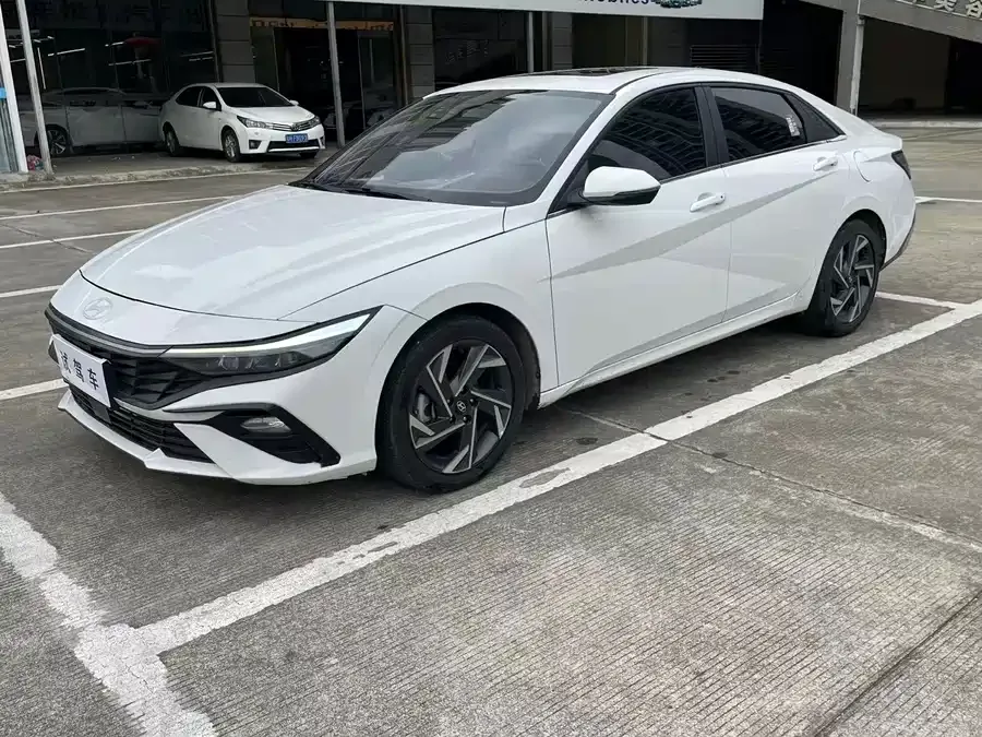 Hyundai Elantra 2022