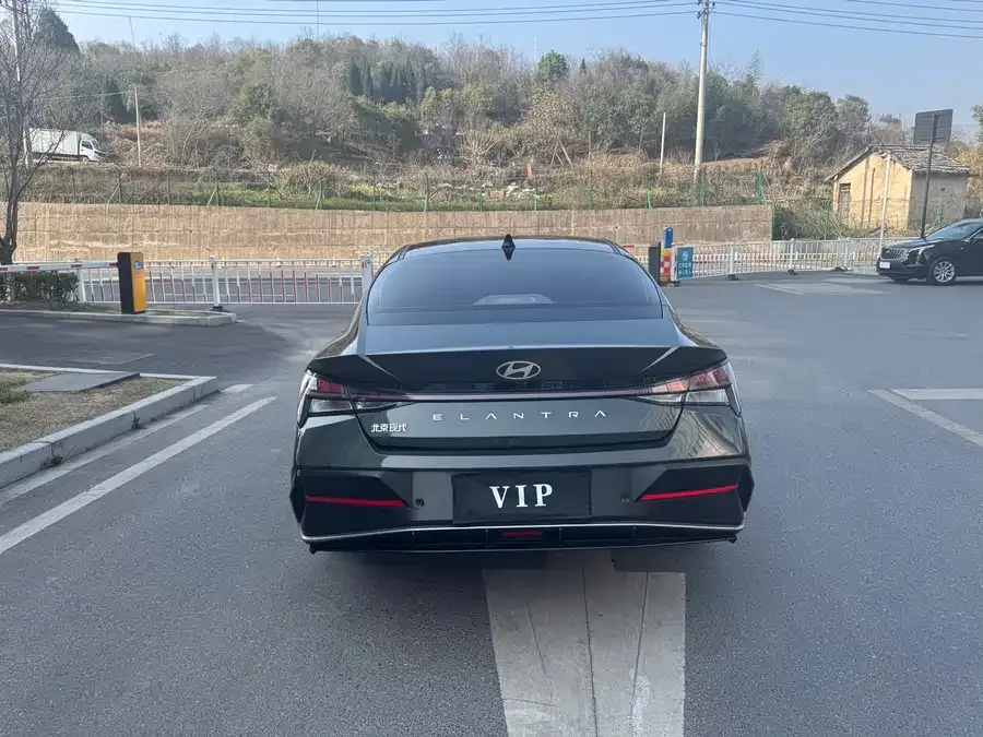 Hyundai Elantra Elantra 2023 1.5L CVT LUX Premium Edition 2024 — миниатюра 5