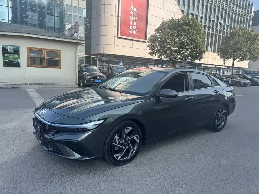 Hyundai Elantra 2024