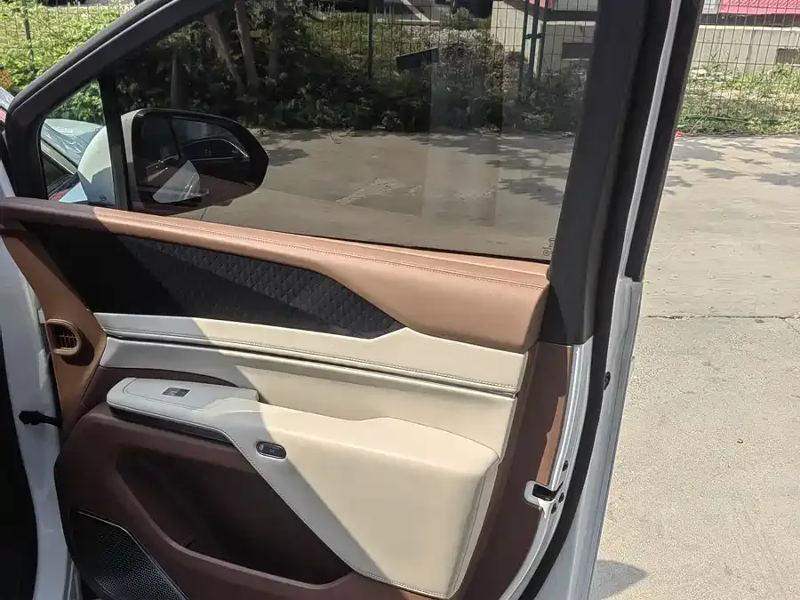 BYD summer Summer 2025 DM-i 1.5T 180km Surpassing Edition 2025 — миниатюра 2