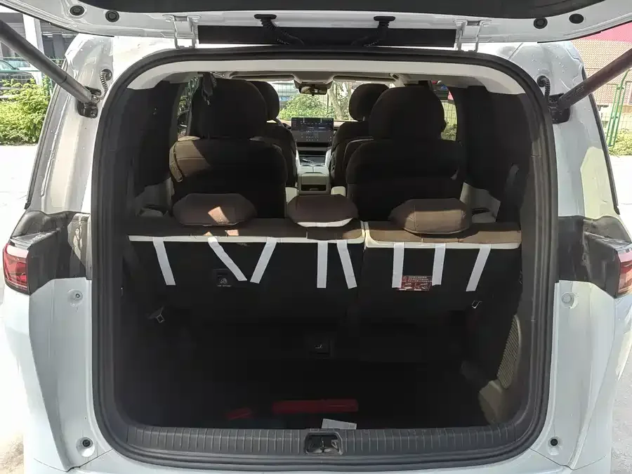 BYD summer Summer 2025 DM-i 1.5T 180km Surpassing Edition 2025 — миниатюра 3