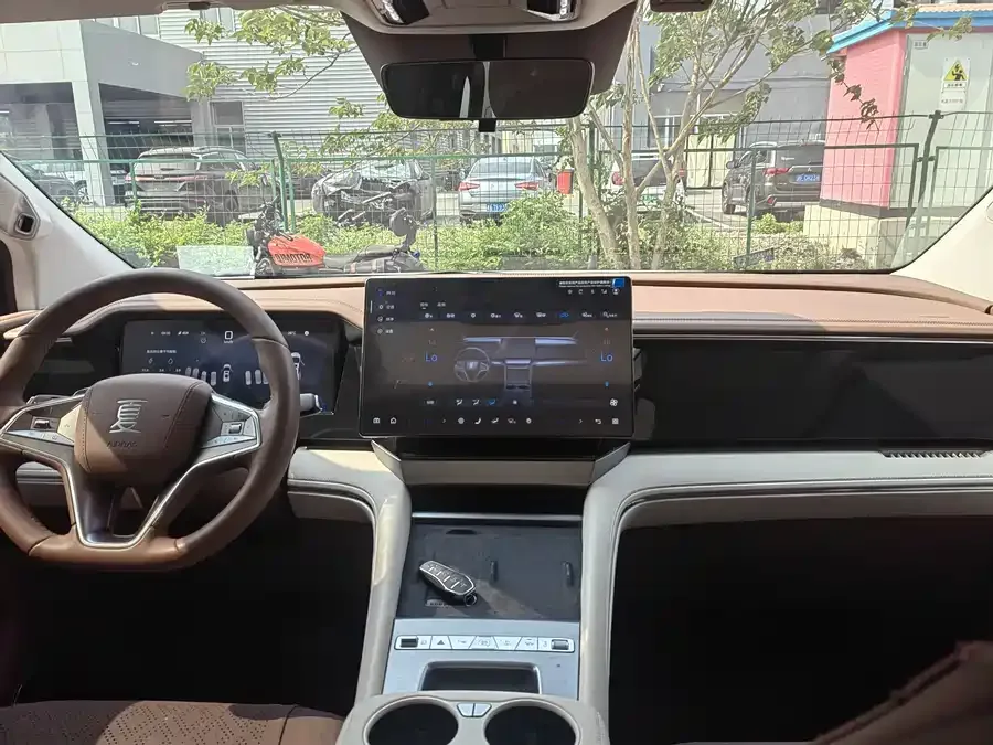 BYD summer Summer 2025 DM-i 1.5T 180km Surpassing Edition 2025 — миниатюра 4