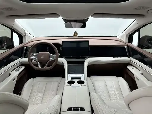 BYD summer Summer 2025 DM-i 1.5T 180km Excellence 2025 — миниатюра 3