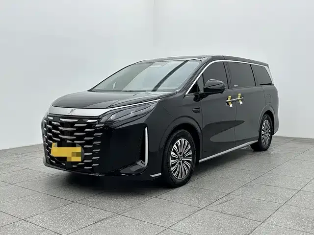 BYD summer Summer 2025 DM-i 1.5T 180km Excellence 2025 — фото 1, купить с доставкой в Москву