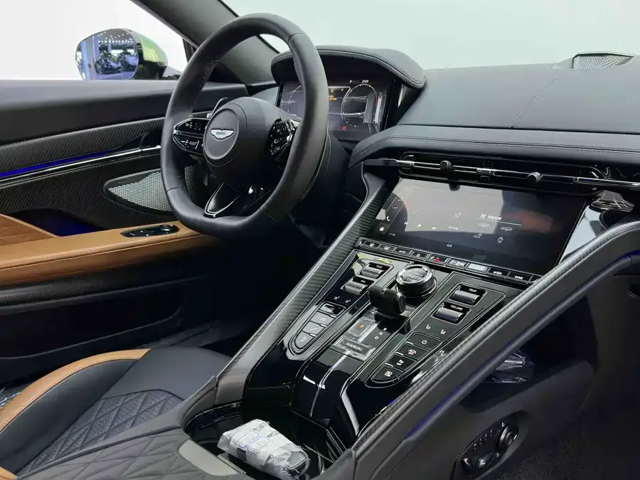Aston Martin DB12 2025 4.0T V8 Coupe 2026 — миниатюра 5