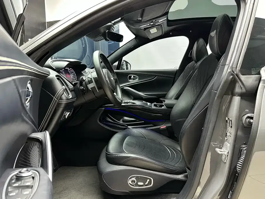 Aston Martin DBX 2022 3.0T STRAIGHT-SIX 2022 — миниатюра 3
