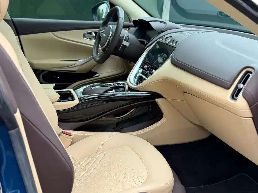 Aston Martin DBX 2024 4.0T V8 2025 — миниатюра 3