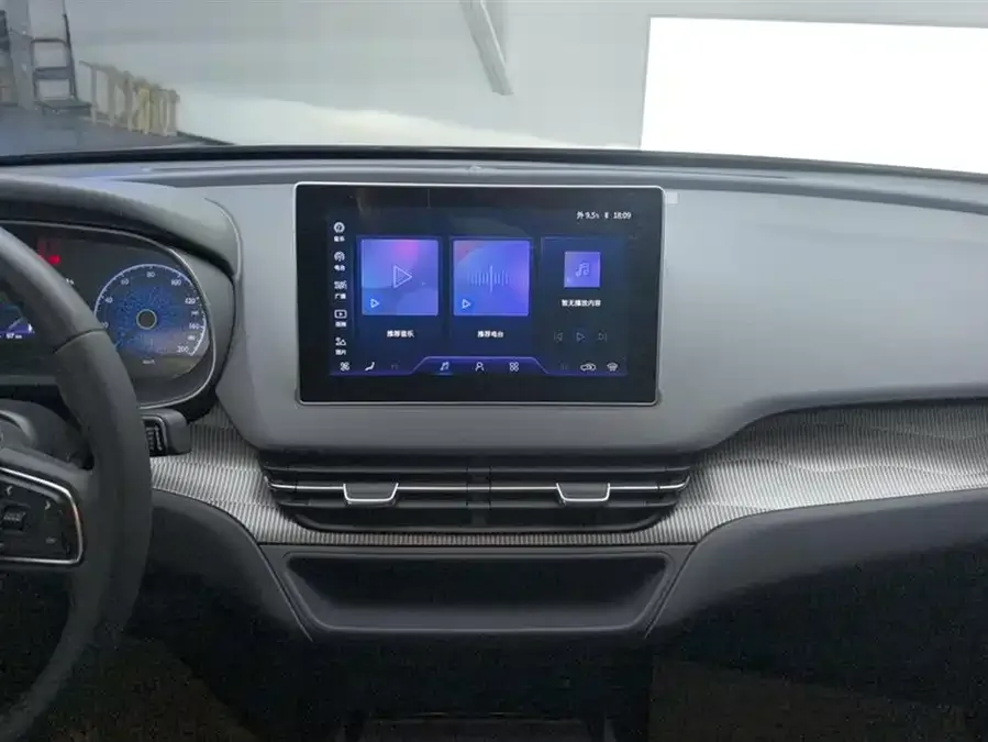 Hongqi E-QM5 Hongqi E-QM5 2023 facelift basic travel version 2023 — миниатюра 4