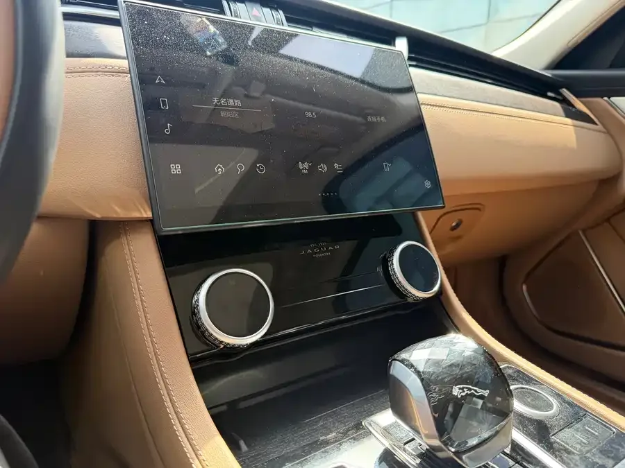 Jaguar XFL 2024 2.0T P250 2WD Luxury Edition 2024 — миниатюра 3