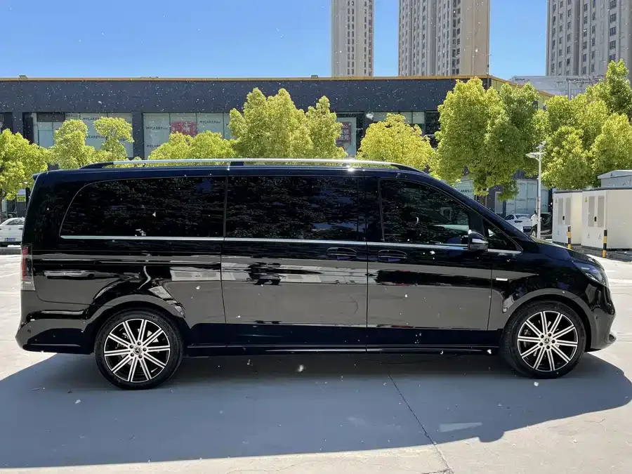 Mercedes-Benz Class V Mercedes-Benz V-Class 2024 V 300 L Long Wheelbase Premium Edition 2024 — миниатюра 4