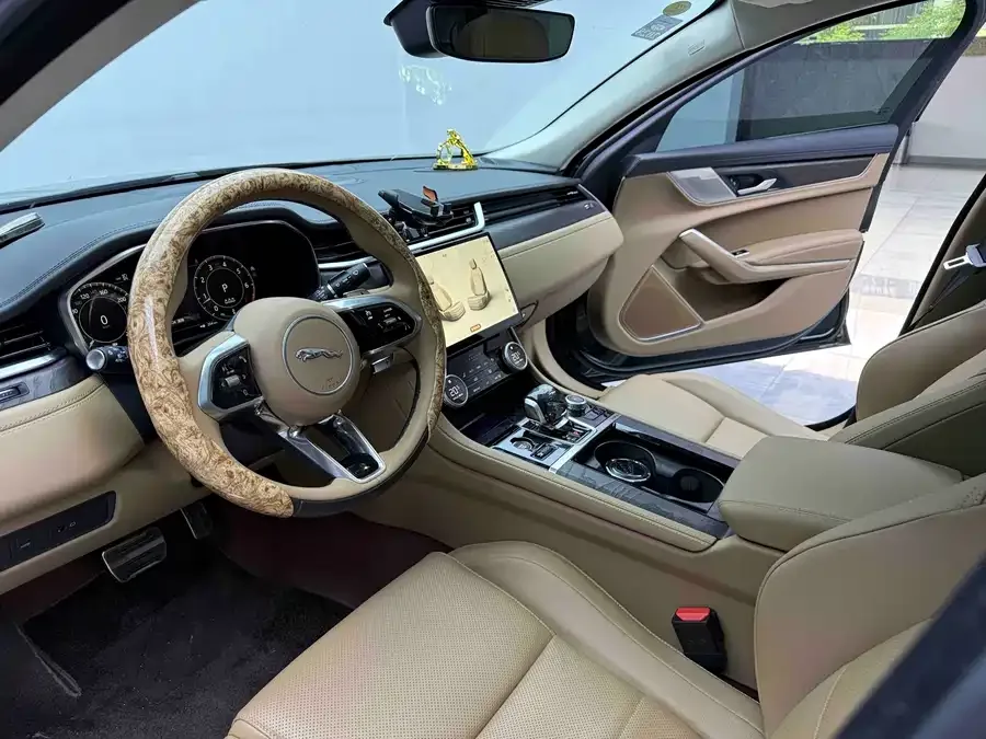 Jaguar XFL 2025 2.0T P250 Two-Wheel Drive Premium Luxury Edition 2026 — миниатюра 4