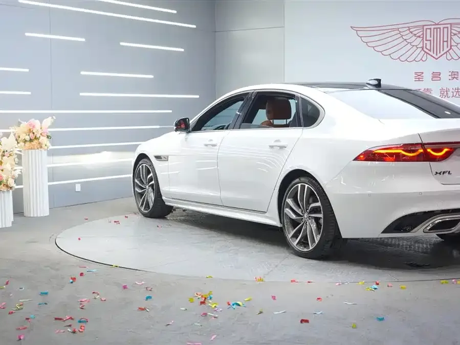 Jaguar XFL 2024 2.0T P300 4WD Flagship Sports Gilded Edition 2025 — миниатюра 2