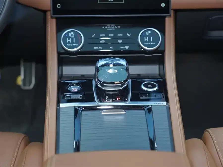 Jaguar XFL 2024 2.0T P300 4WD Flagship Sports Gilded Edition 2025 — миниатюра 4