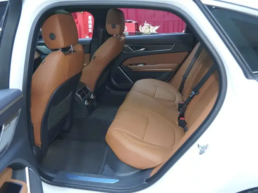 Jaguar XFL 2024 2.0T P300 4WD Flagship Sports Gilded Edition 2025 — миниатюра 5